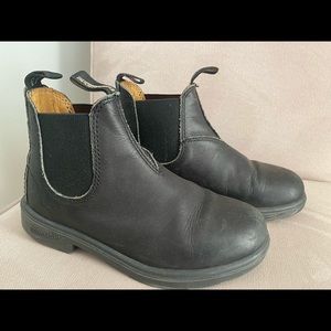 Blundstone kids boots.
